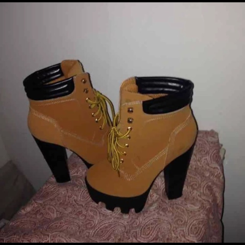 Cute timberland looking heel boot